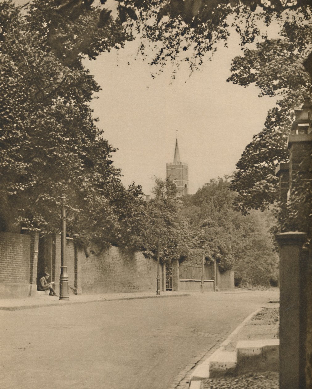 Hampstead Church från Between the Leafy Walls of Frognal Lane, c1935. av Donald McLeish