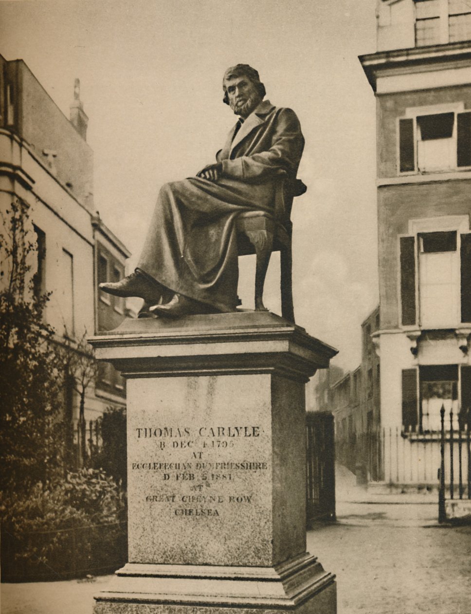 I Cheyne Walk Gardens funderar Thomas Carlyle Eternally Philosophy, c1935. av Donald McLeish