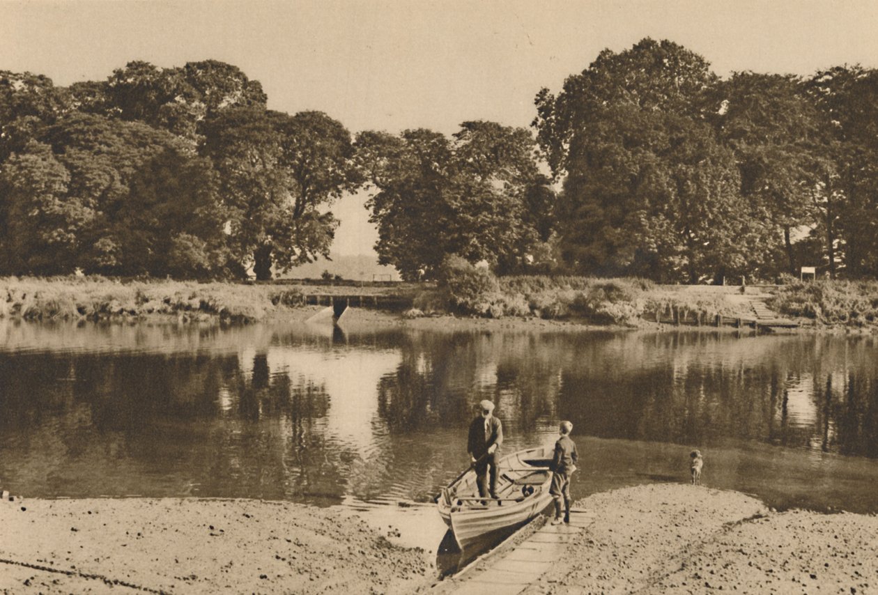 Londons flod vid Isleworth-färjan som ser mot Kew Gardens gröna gläntor, c1935. av Donald McLeish
