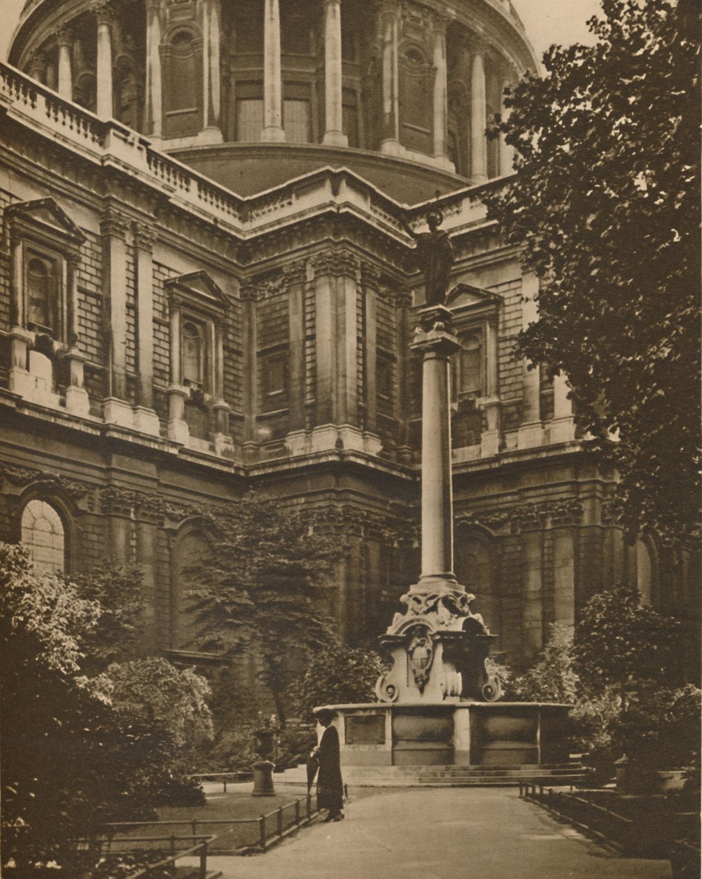 Minnesmärke i St. Pauls Churchyard of the Cross Destroyed By The Roundheads, c1935. av Donald McLeish