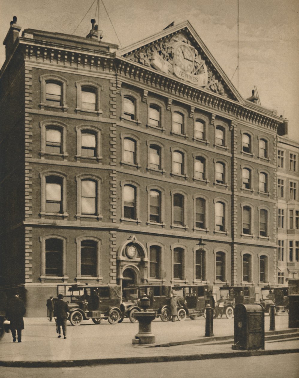 Office of Times i Queen Victoria Street nära en historisk plats, c1935. av Donald McLeish