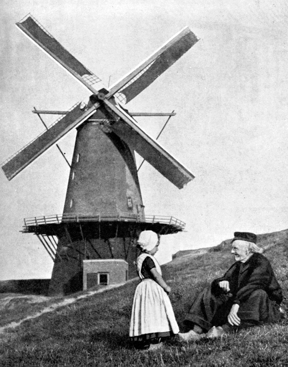 Traditionell holländsk scen med väderkvarn, Holland, 1936 av Donald McLeish