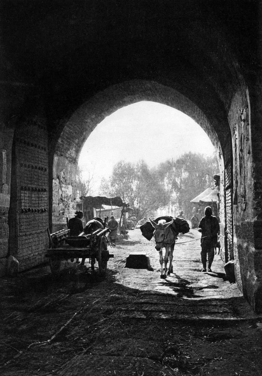 Nan Shih Men, port, Peking av Donald Mennie