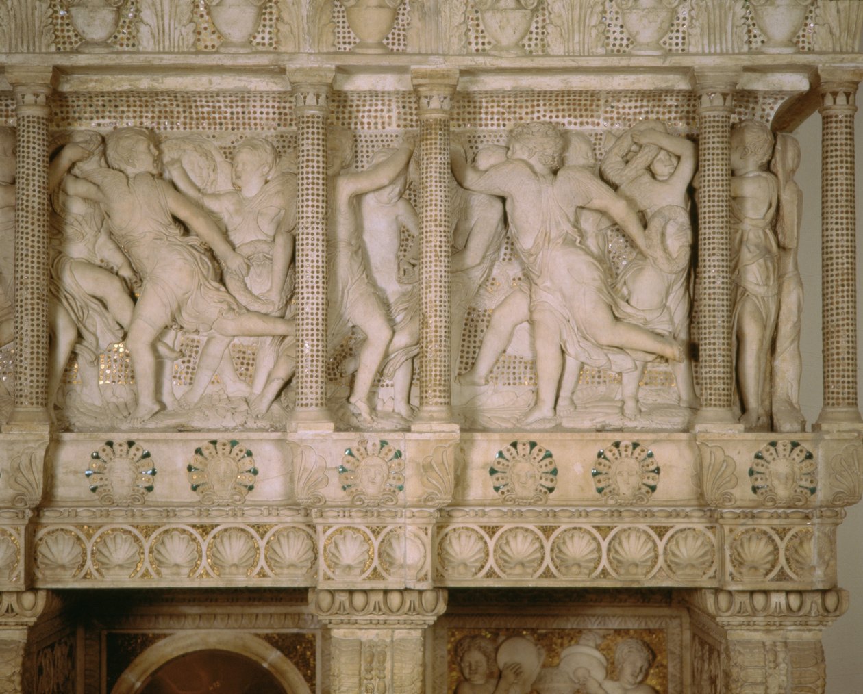 Detalj från Cantoria, 1433-38 (marmor och glasmosaik) (se 340290, 13906-97) av Donatello