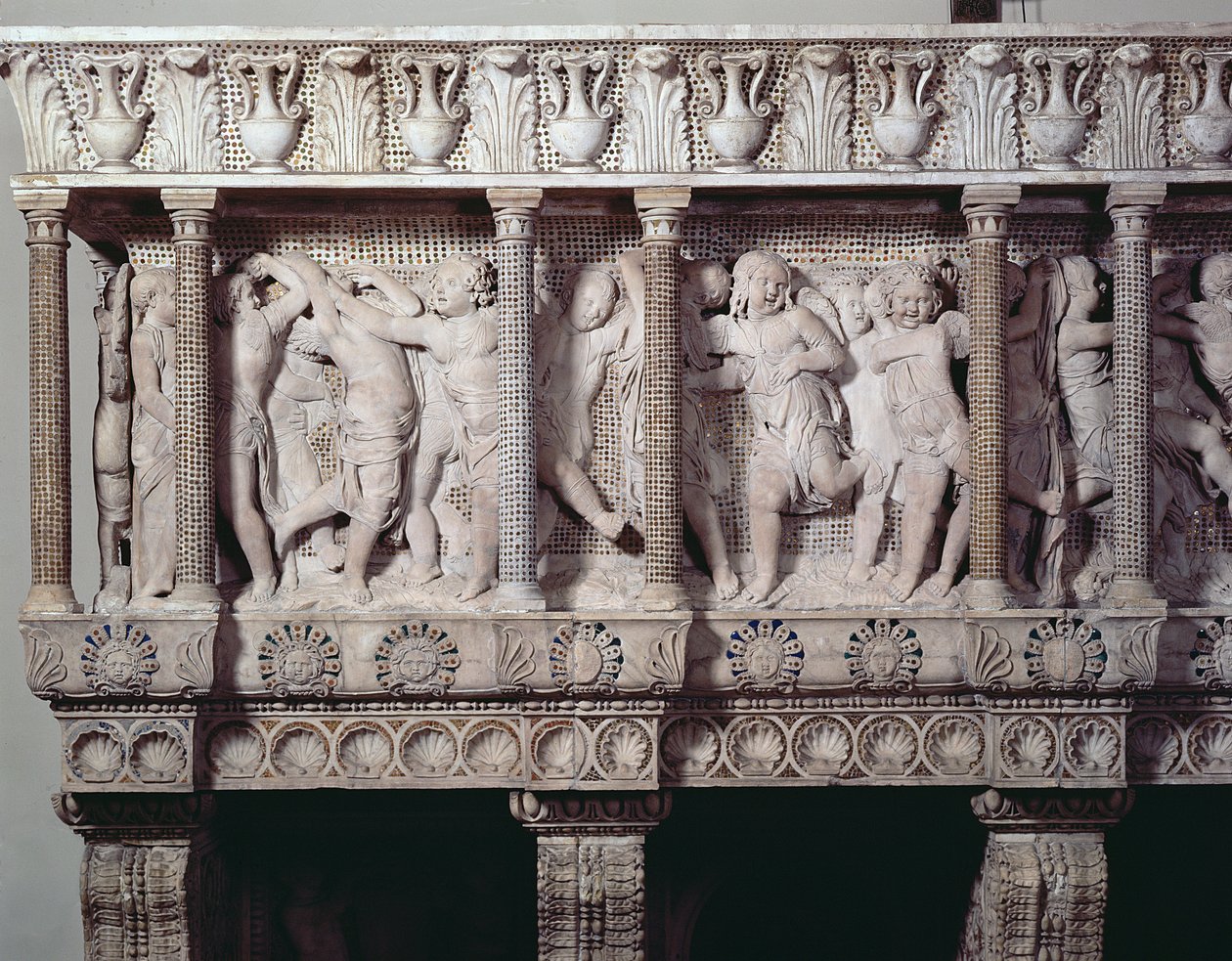 Detalj från Cantoria, c.1433-39 (marmor) (se även 340290, 139097-98) av Donatello