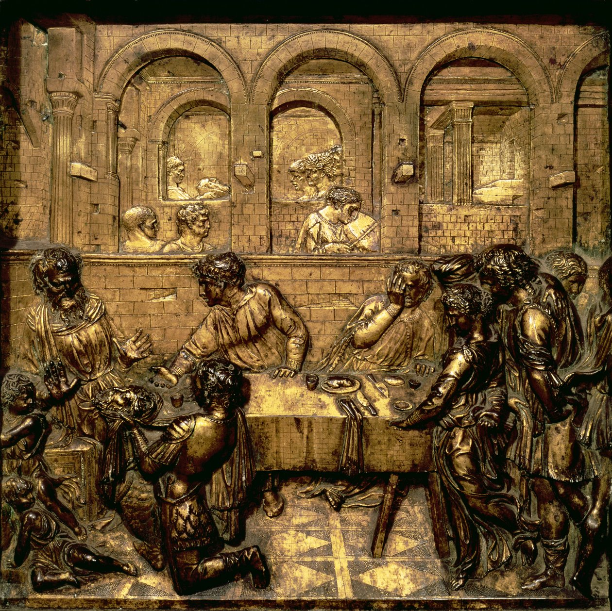 Herodes fest, från en serie reliefer som illustrerar Johannes Döparens liv på den sexkantiga dopfunten i Doprummet, 1417-30 (förgylld brons). av Donatello