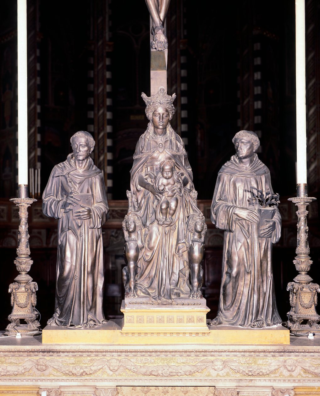 Italien, Padua, Basilica of Saint Anthony of Padua, Grupp av jungfru och barn med heliga, av Donatello (cirka 1386-1466), brons av Donatello