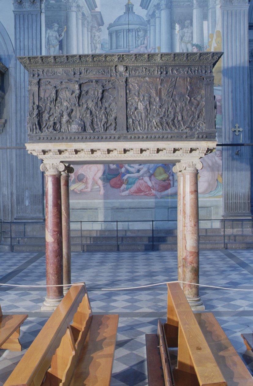 Predikstol på långhusets norra sida, 1465 (brons) av Donatello
