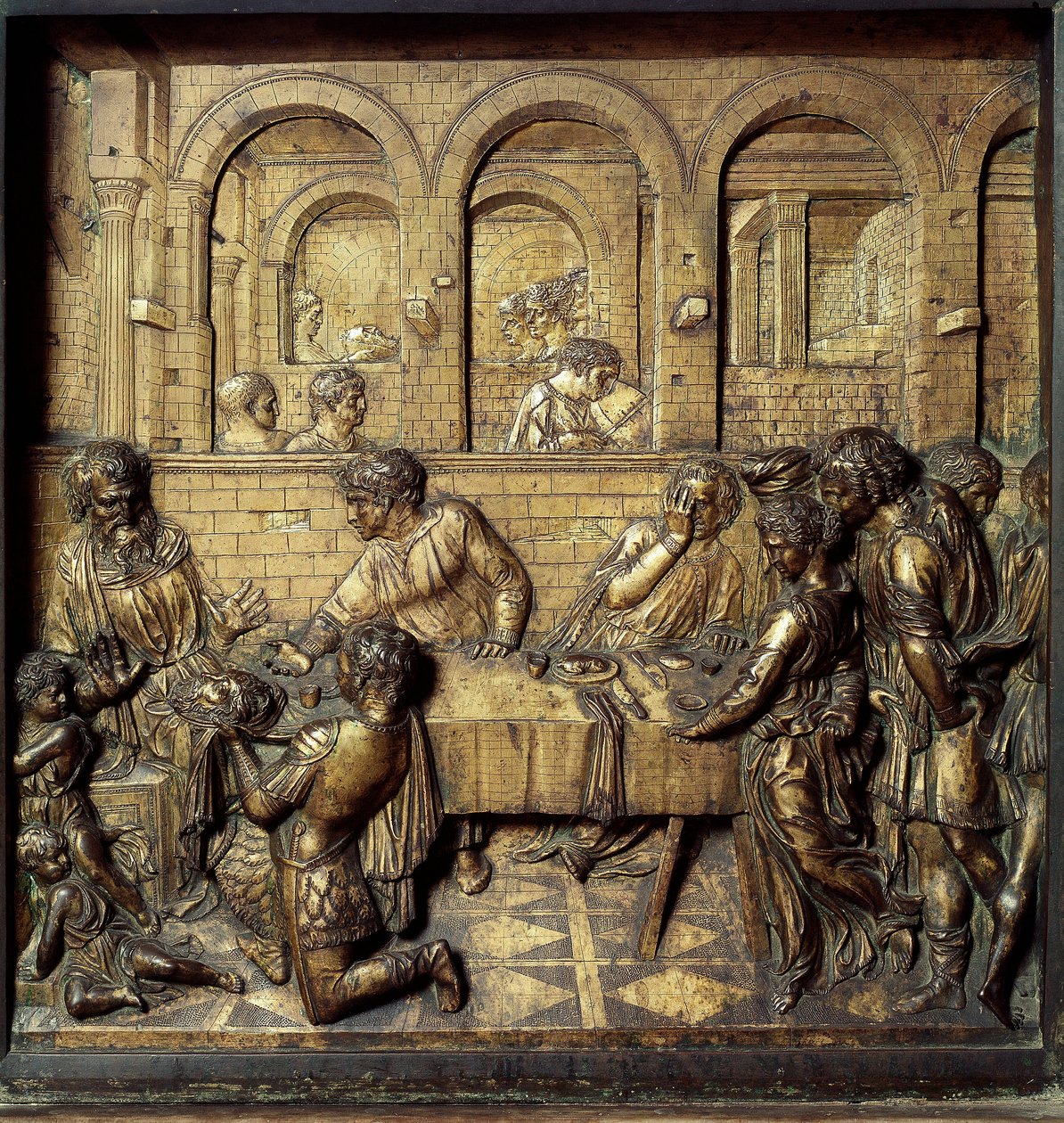 Herodes Antipas II:s bankett (21 f.Kr.-39 e.Kr.). Detalj av den nedre reliefen av dopfunten realiserad av Donato di Niccolo di Betto Bardi dit Donatello (1386-1466) av Donatello
