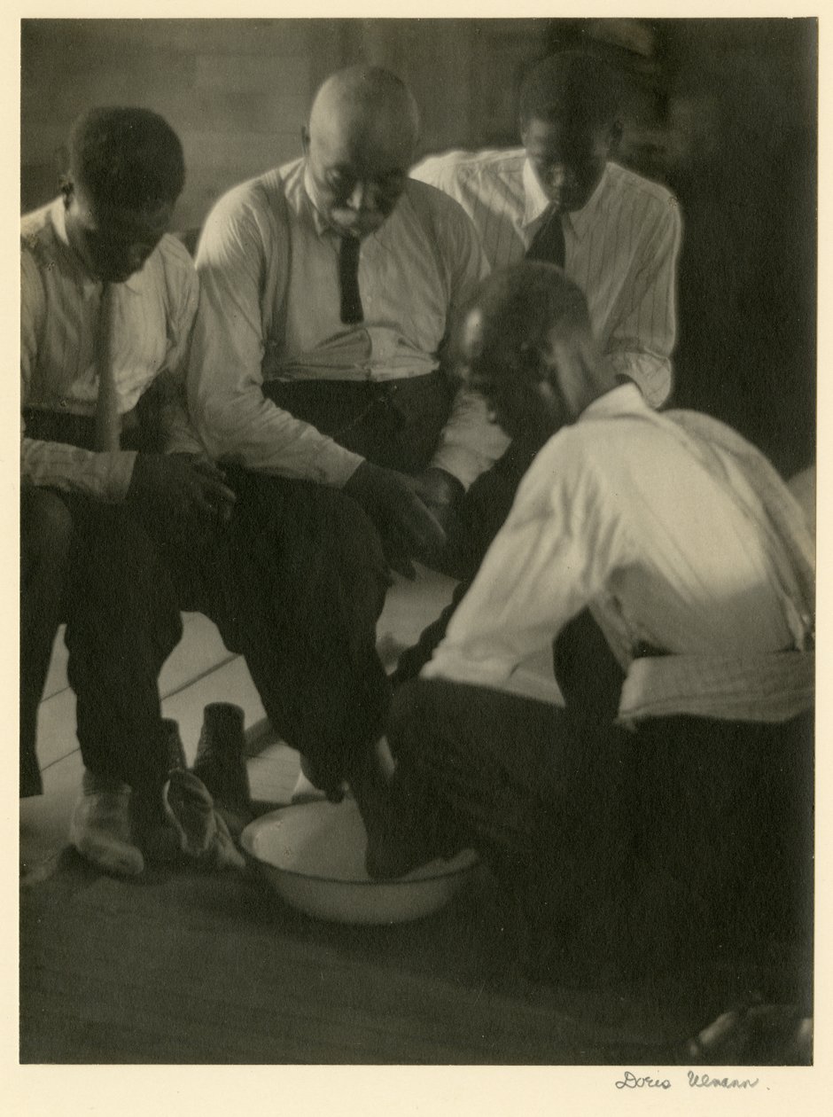 Foot Washing, South Carolina, ca 1929 av Doris Ulmann