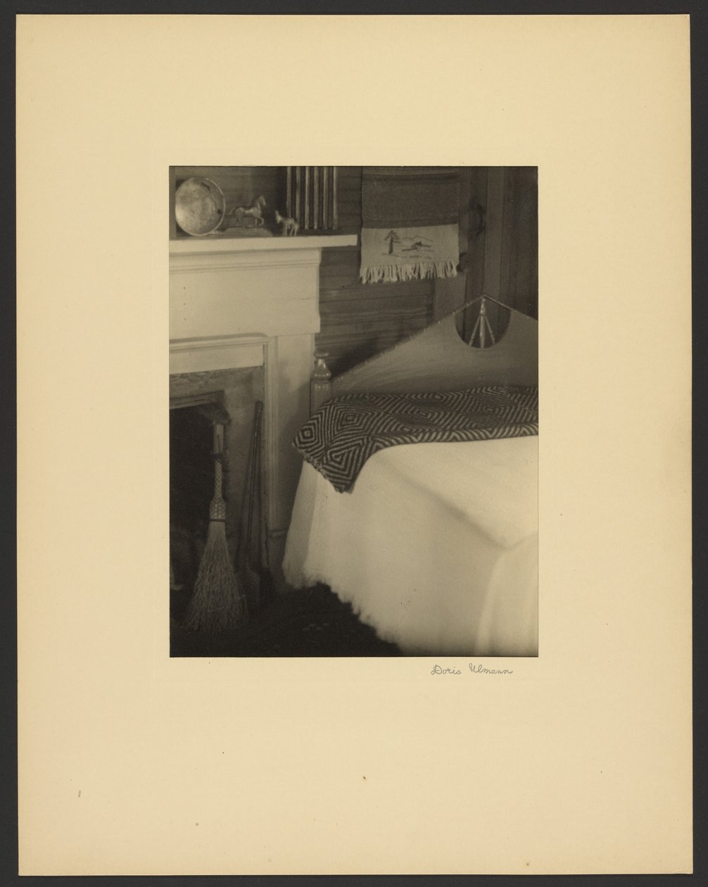 [Interiör i Olive Dame Campbells hus, Brasstown, North Carolina] av Doris Ulmann