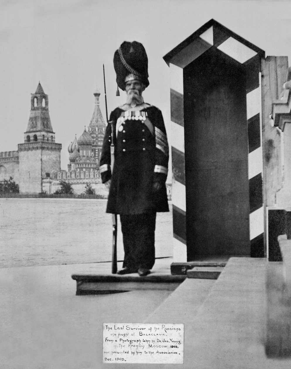 Den sista överlevande av ryssarna som kämpade vid Balaclava, Moskva, 1903 av Dr. James Young