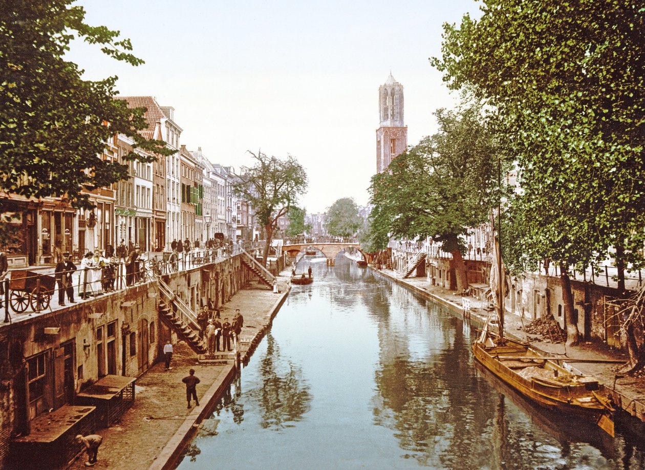 Utsikt nerför Oudegracht i Utrecht, 1890-1900 av Dutch Photographer