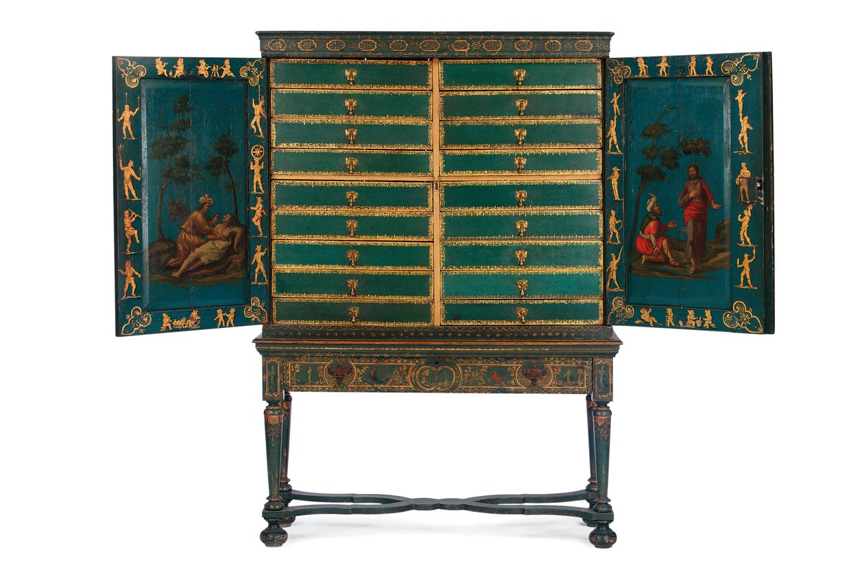 Samlarskåp på stativ, c.1700-30 (förgylld & grön Japanning) (se även 780666-8) av Dutch School