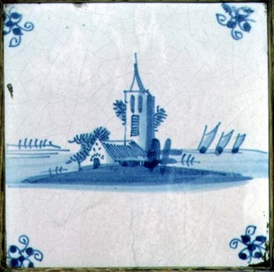 Kakel från Delft som visar en kyrka med tre pråmsegel. av Dutch School