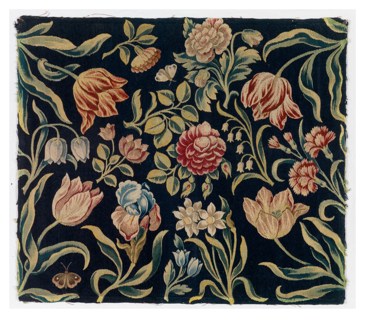 Fällbar skärm med blommiga gobelängpaneler, tillverkad i Holland eller möjligen Soho, England av Dutch School