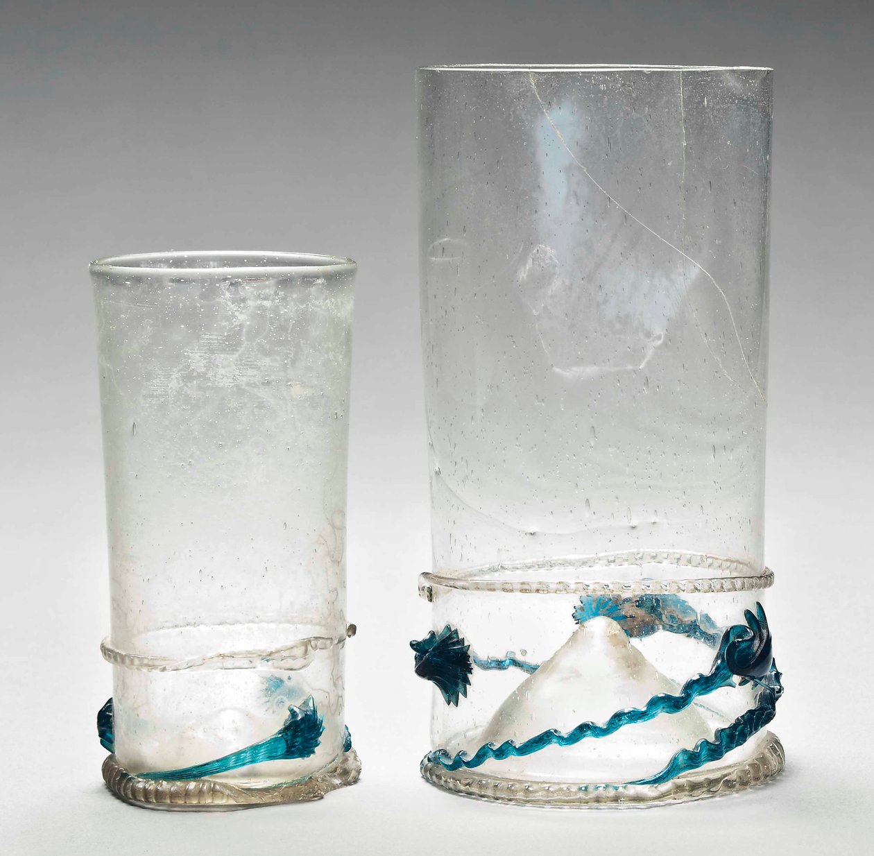 Två Façon-de-Venise glas "Comet" bägare (glas) av Dutch School