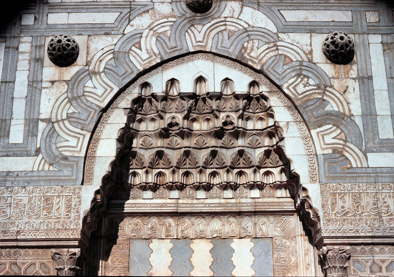 Detalj av ingångsportalen till den islamiska skolan (ca 1251) av Dynasty Seljuq
