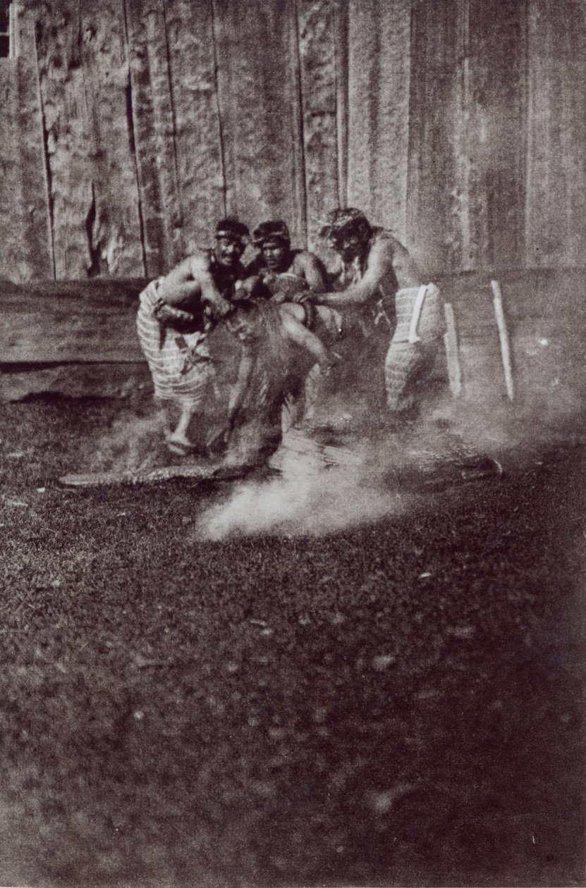 Nunhltstistlahl Qagyval, en ritual för de amerikanska indianerna, 1914 (bw foto) av E.J. Curtis
