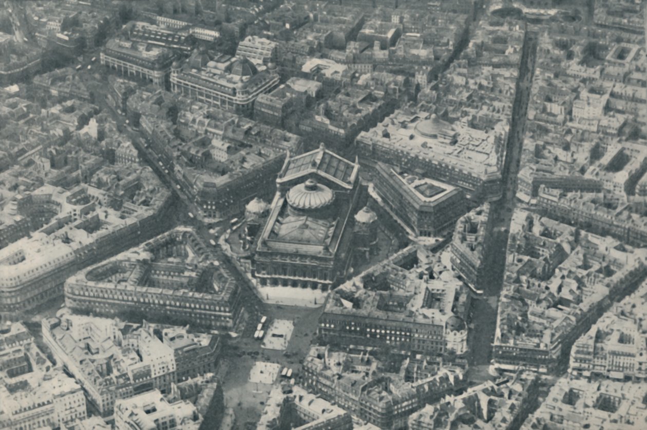 Centralt arkitektoniskt inslag i Paris förstärkt av framsyn i gatudesign, c1935 av ENA