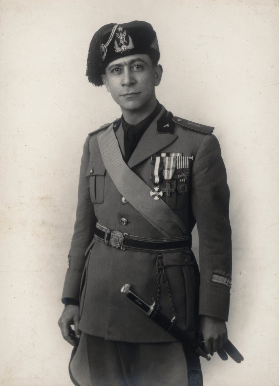 Album "MVSN- Blackshirts": Senior Major Medical Militia (s/v foto) av E. Ruggiani