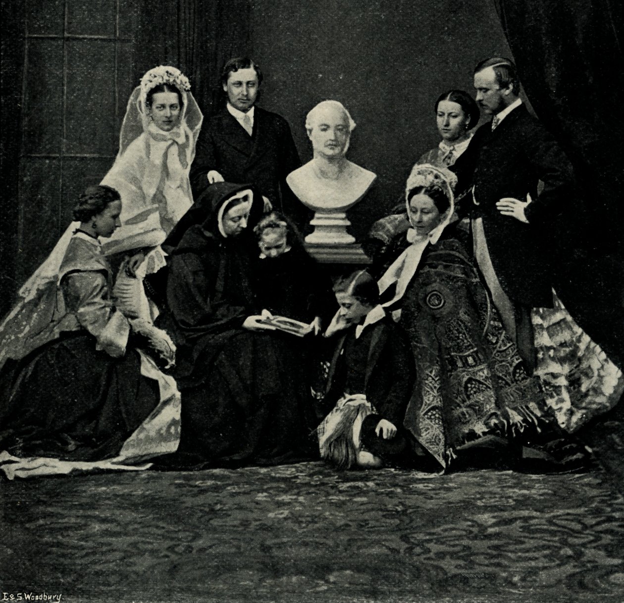 En kunglig familjegrupp, 10 mars 1863, c1897. av E. and S. Woodbury