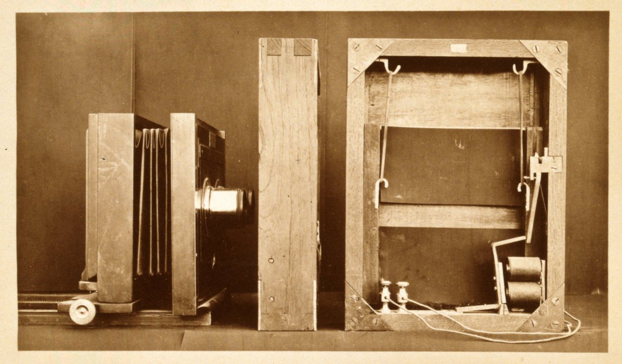 Kamera och baksida av elektroslutare som användes av Eadweard Muybridge för att fotografera hans 