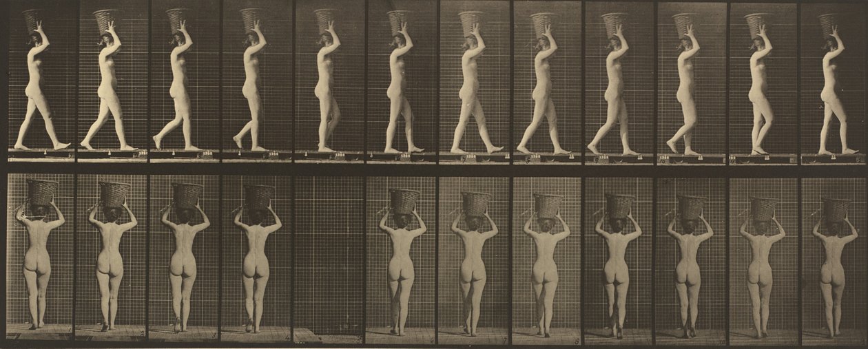 Skylt nummer 34. Går och bär en 15-lb. korg på huvudet, händerna höjda av Eadweard Muybridge