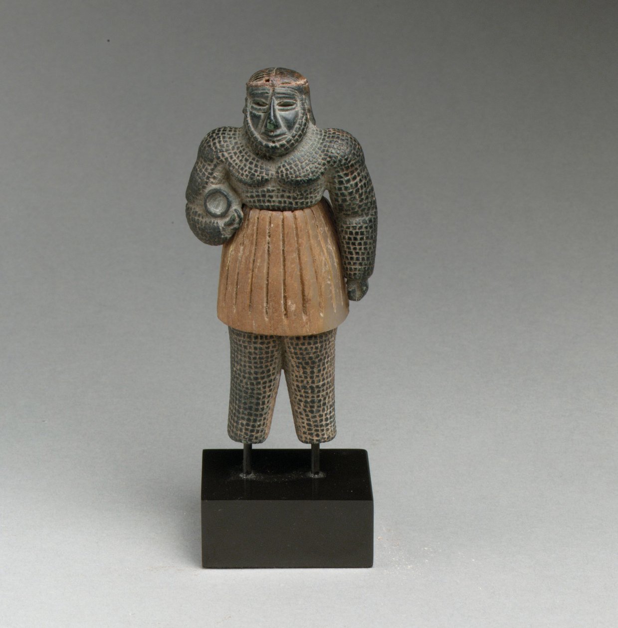 Monstruös mansfigur (klorit, kalcit, guld, järn) av Early Bronze Age