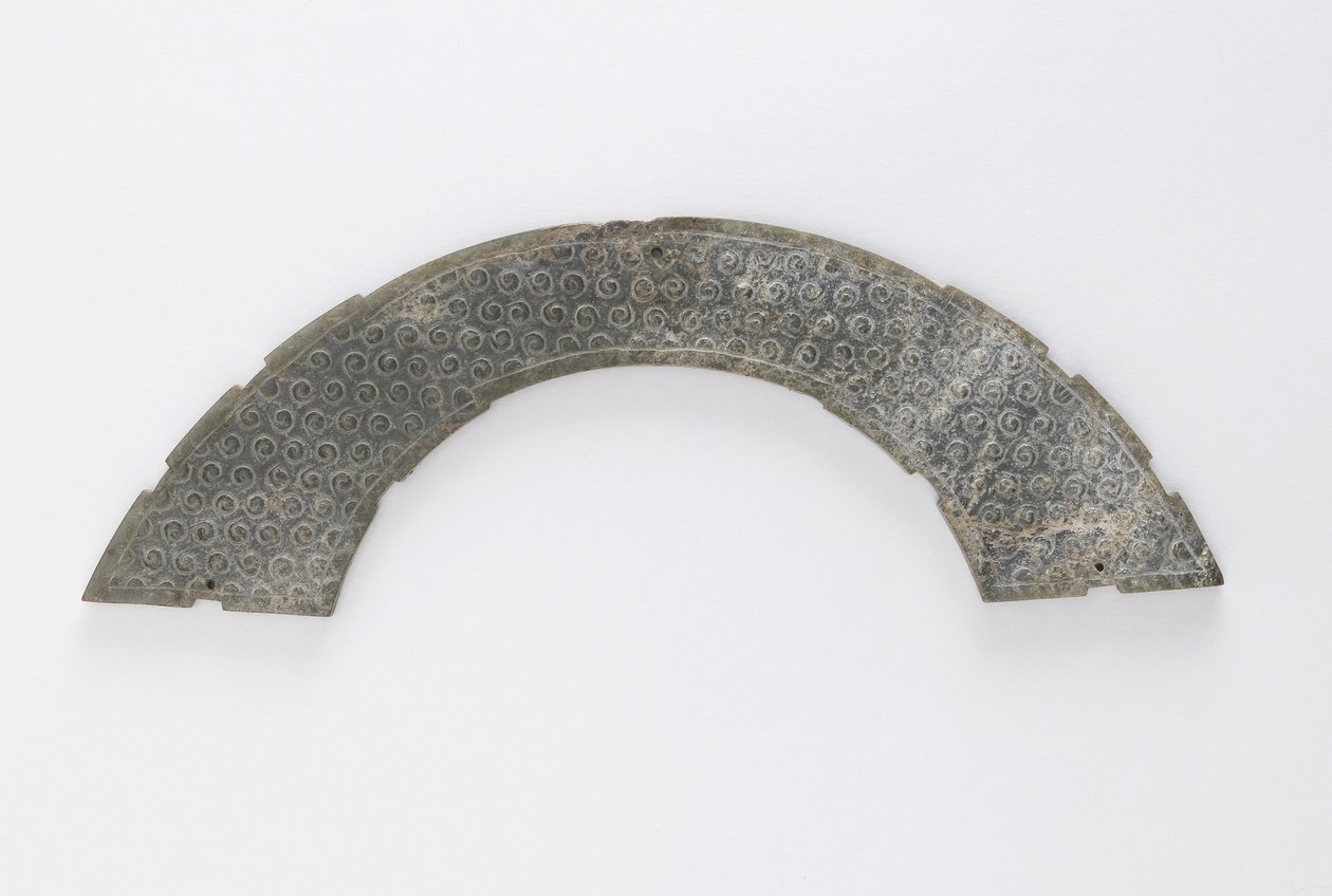 Tunn plack skuren i cirkelbåge, av typen huang, Changsha, Hunan-provinsen, 300-talet f.Kr. (jade) av Eastern Zhou Dynasty Chinese School