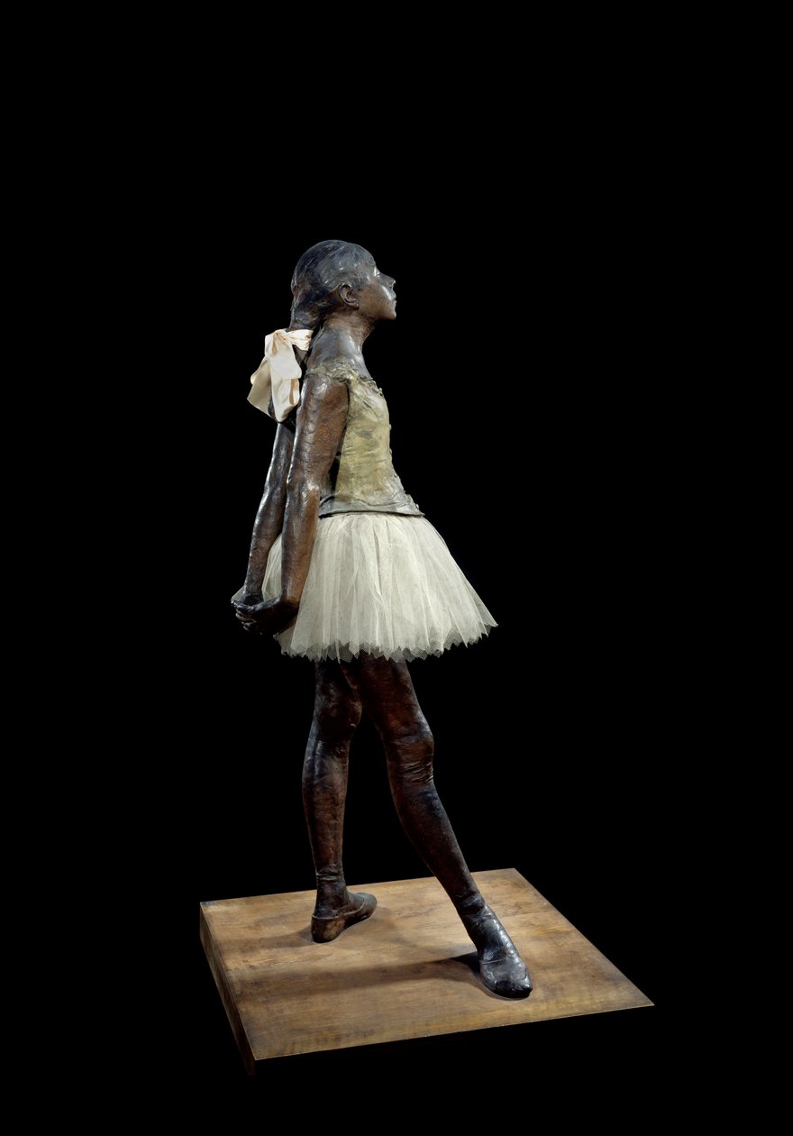 14 år gammal eller stor dansare klädd Skulptur av Edgar Degas (1834-1917) i bronspatina, tyll och rosa satäng på träbas av Edgar Degas