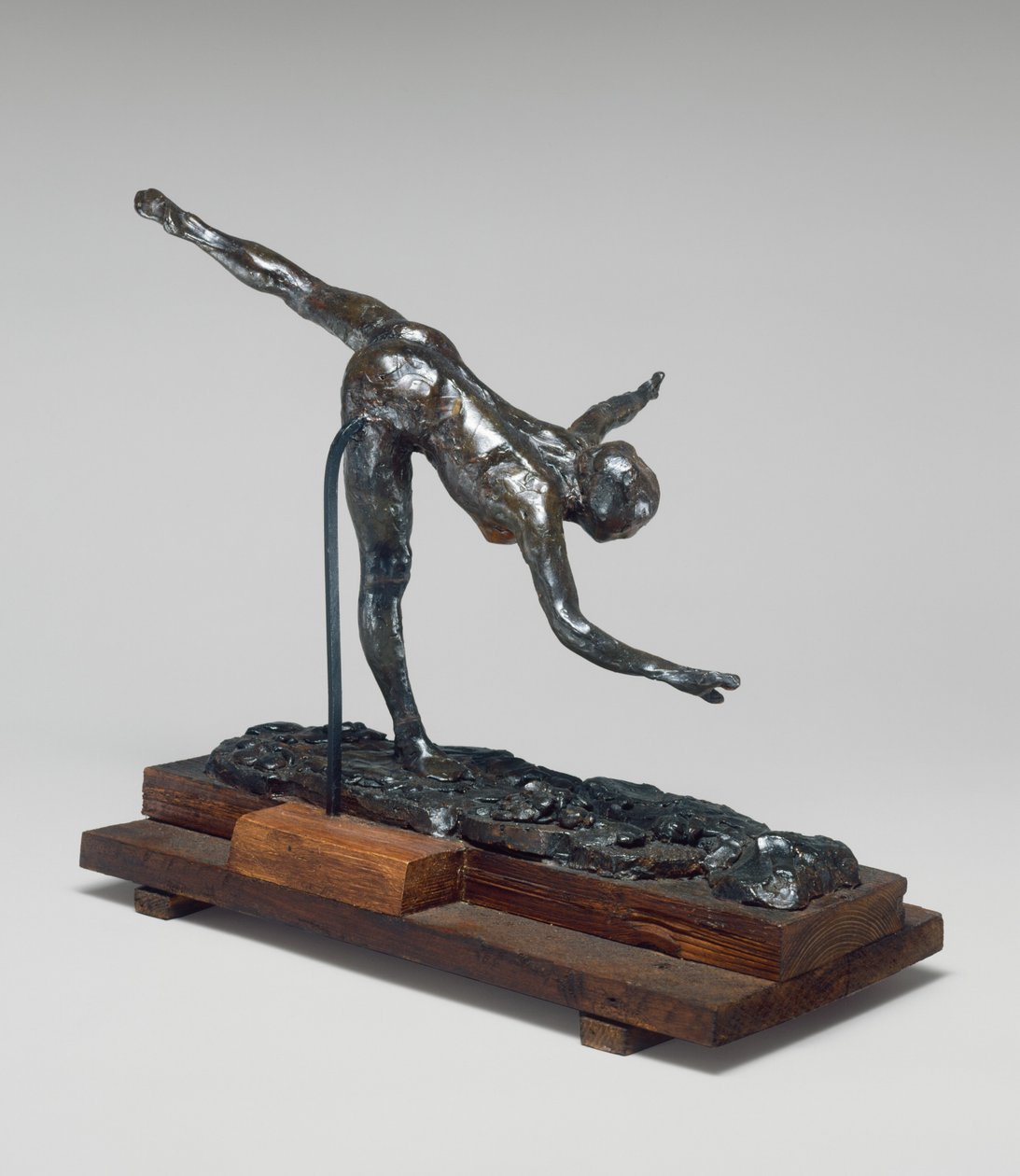 Arabesk på höger ben, höger hand nära marken, vänster arm utsträckt - första arabesque penchée av Edgar Degas
