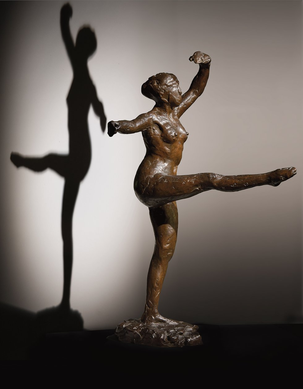 Dansare, fjärde position fram, på vänster ben, tredje studie, ca. 1882-1885 ; c.1919-1937 av Edgar Degas