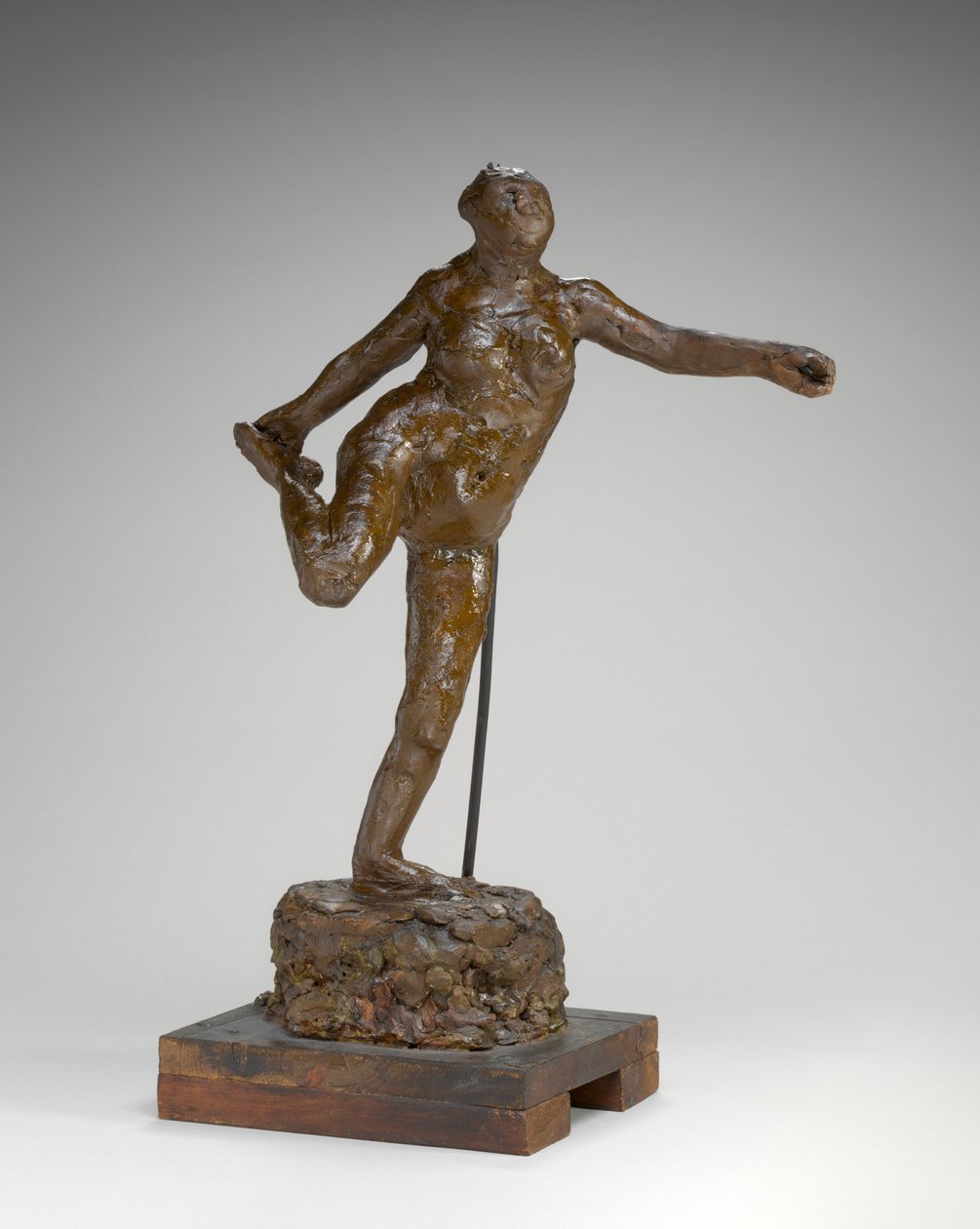 Dansare som håller sin högra fot i sin högra hand, möjligen 19001911. av Edgar Degas