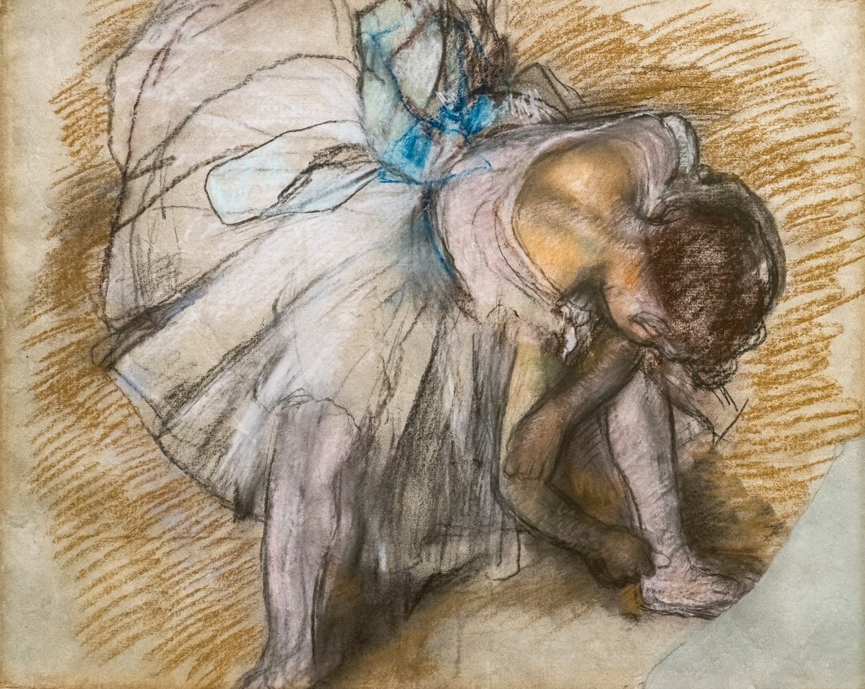 Dansare justerar sin sko. 1885. Pastell på papper. av Edgar Degas