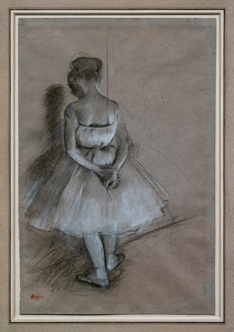 Dansare stående, händerna i kors bakom ryggen. 1874. Blyertspenna, vita gouache-höjdpunkter på papper. David Lachenmanns samling. av Edgar Degas