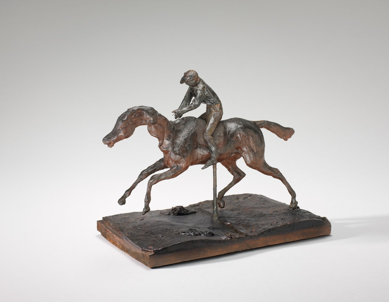 Häst som galopperar på höger fot, den bakre vänstra foten bara vidrör marken, möjligen 1890-talet. av Edgar Degas