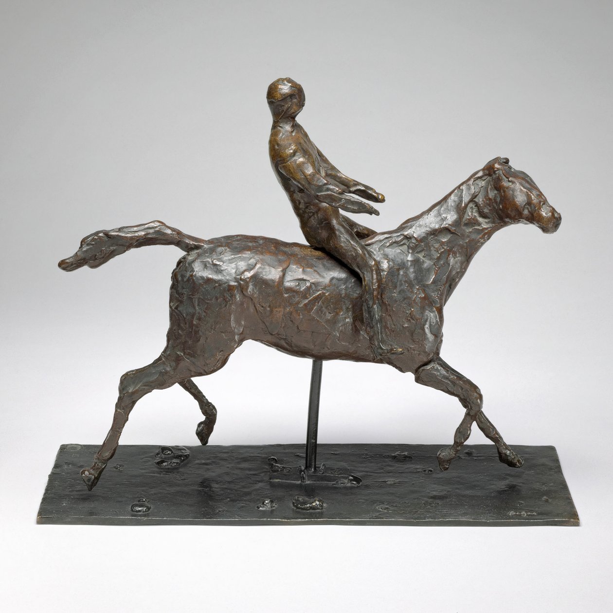 Häst med jockey, häst som galopperar, vrider huvudet åt höger, fötterna rör inte marken... av Edgar Degas