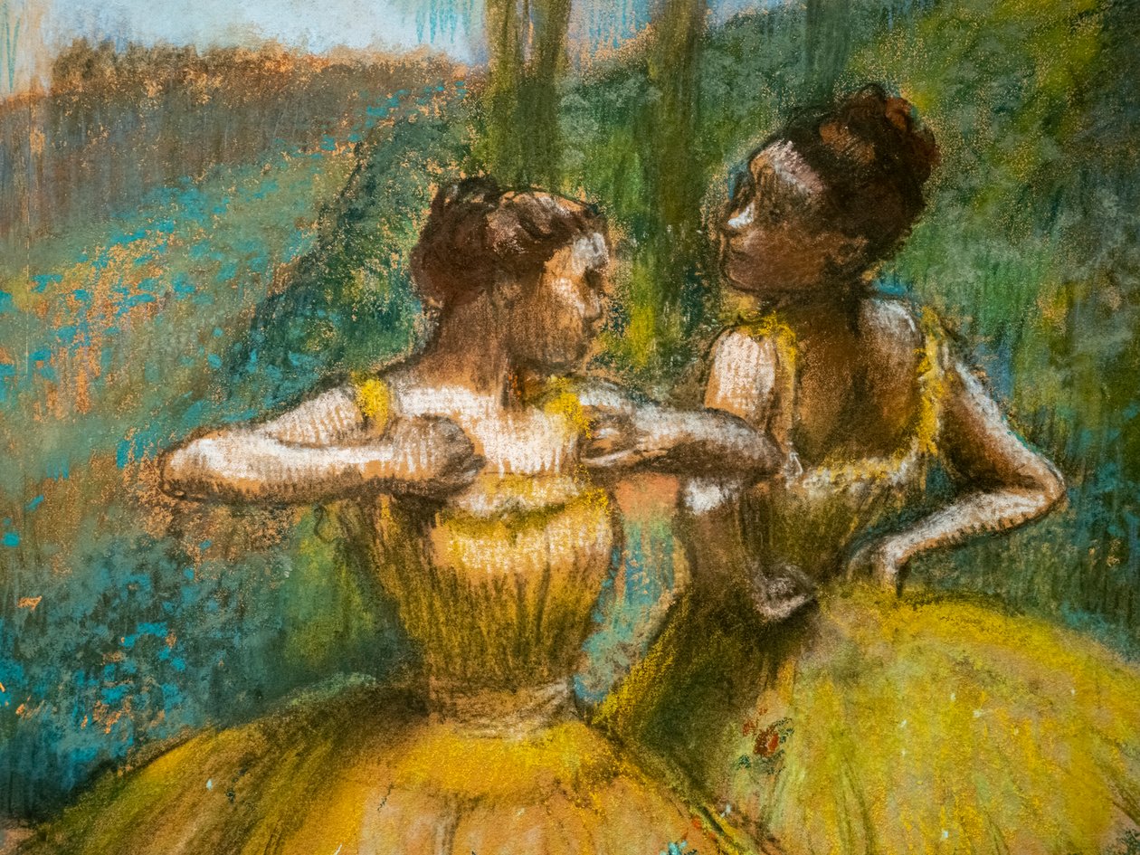 Två dansare i gult (detalj). Omkring 1896. Pastell och kol på två pappersremsor. av Edgar Degas