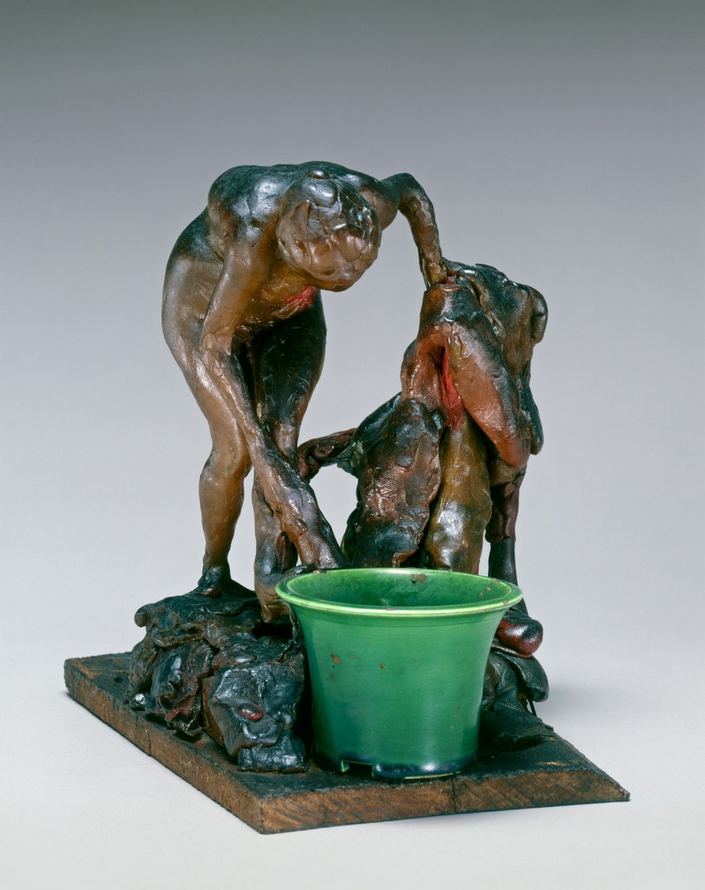 Kvinna som tvättar sitt vänstra ben, ca. 1890-talet. av Edgar Degas