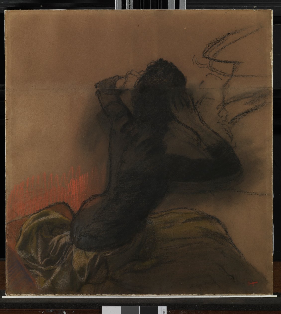 Kvinna som justerar sitt hår, c.1884 av Edgar Degas