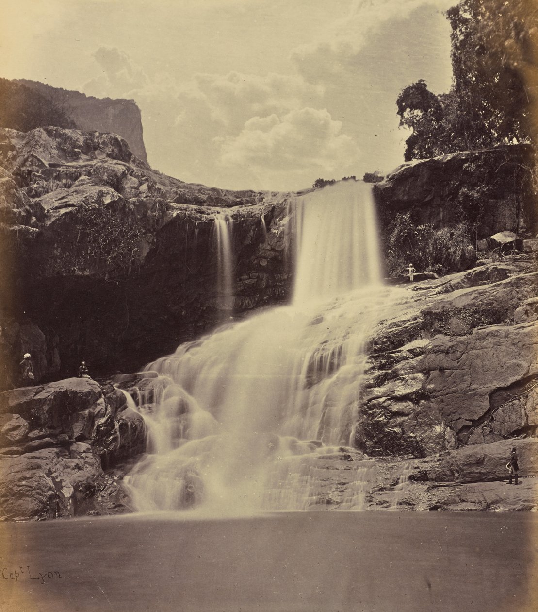 Sentinel Falls av Edmund David Lyon