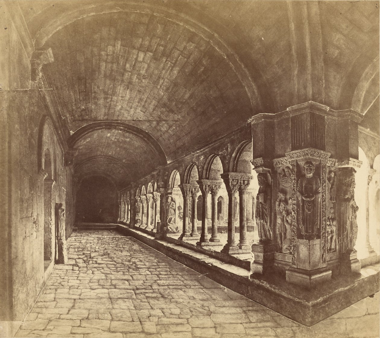 Arles. Klostergången i Saint-Trophime av Édouard Baldus