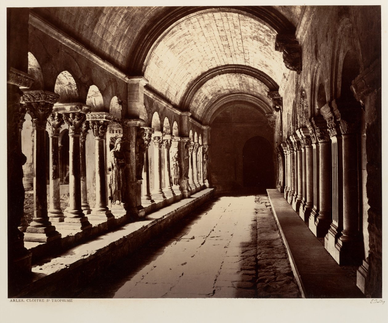 Arles, klostergården i Saint-Trophime av Édouard Baldus
