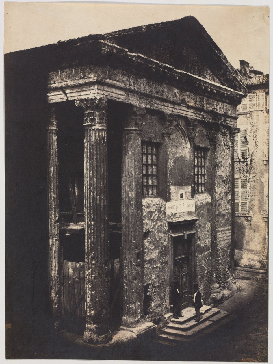 Fasad, Augustus och Livias tempel, Wien, 1851. av Édouard Baldus