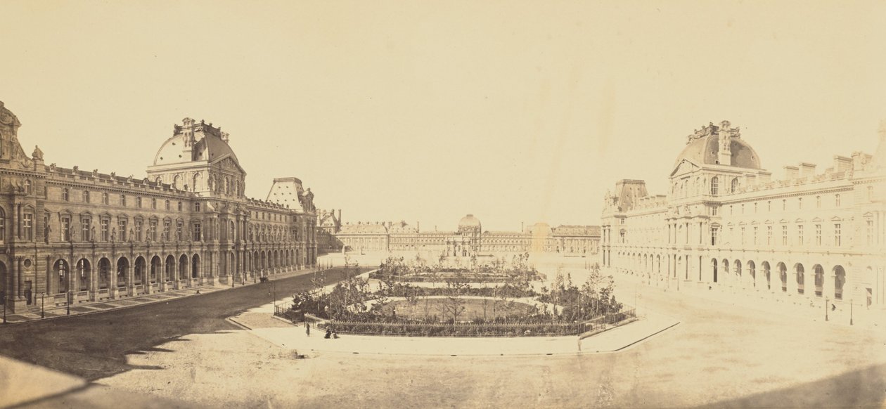 [Cour Napoléon sedd mot Tuilerierna, Louvren, Paris] av Édouard Baldus