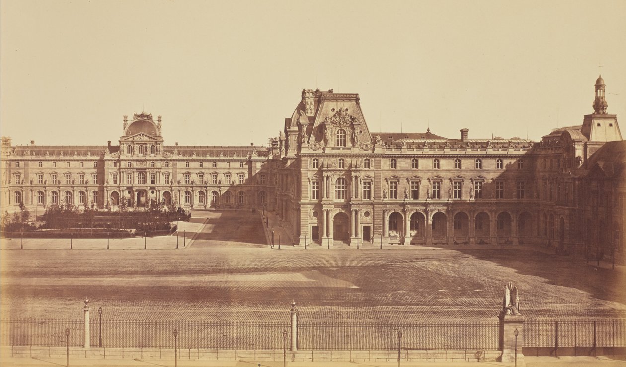Cour Napoléon sedd från Tuilerierna, Louvren, Paris av Édouard Baldus
