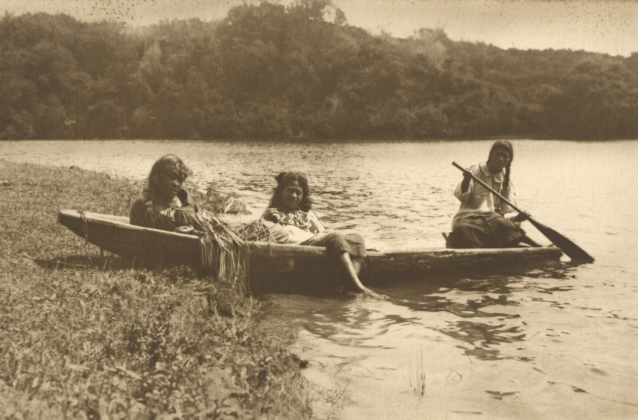 Waka, Lake Rotoiti, ca 1915 (silvergelatintryck) av Edward Payton