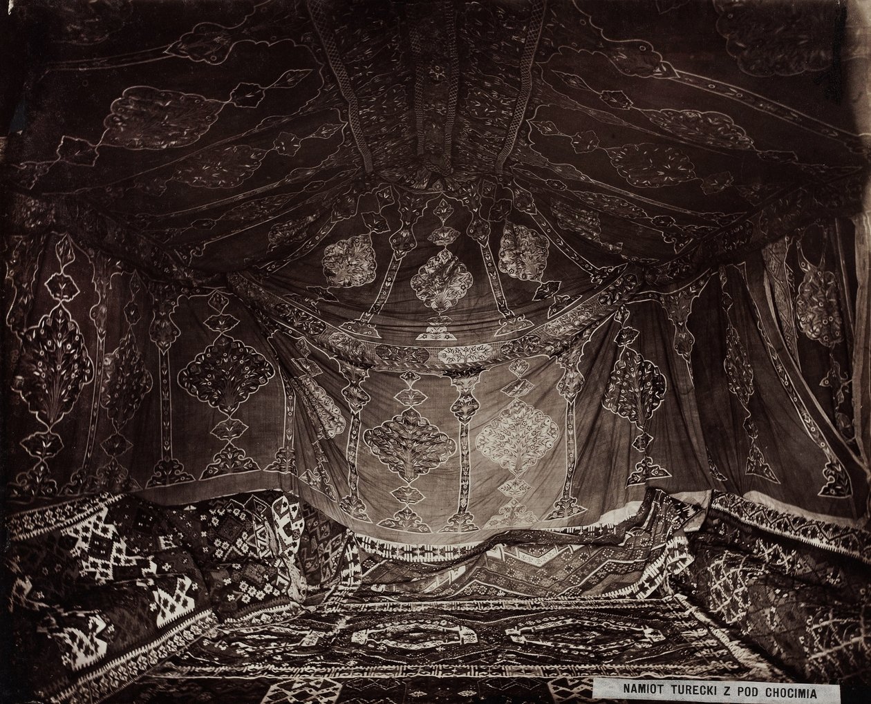 Turkish tent from Khotyn. av Edward Trzemeski