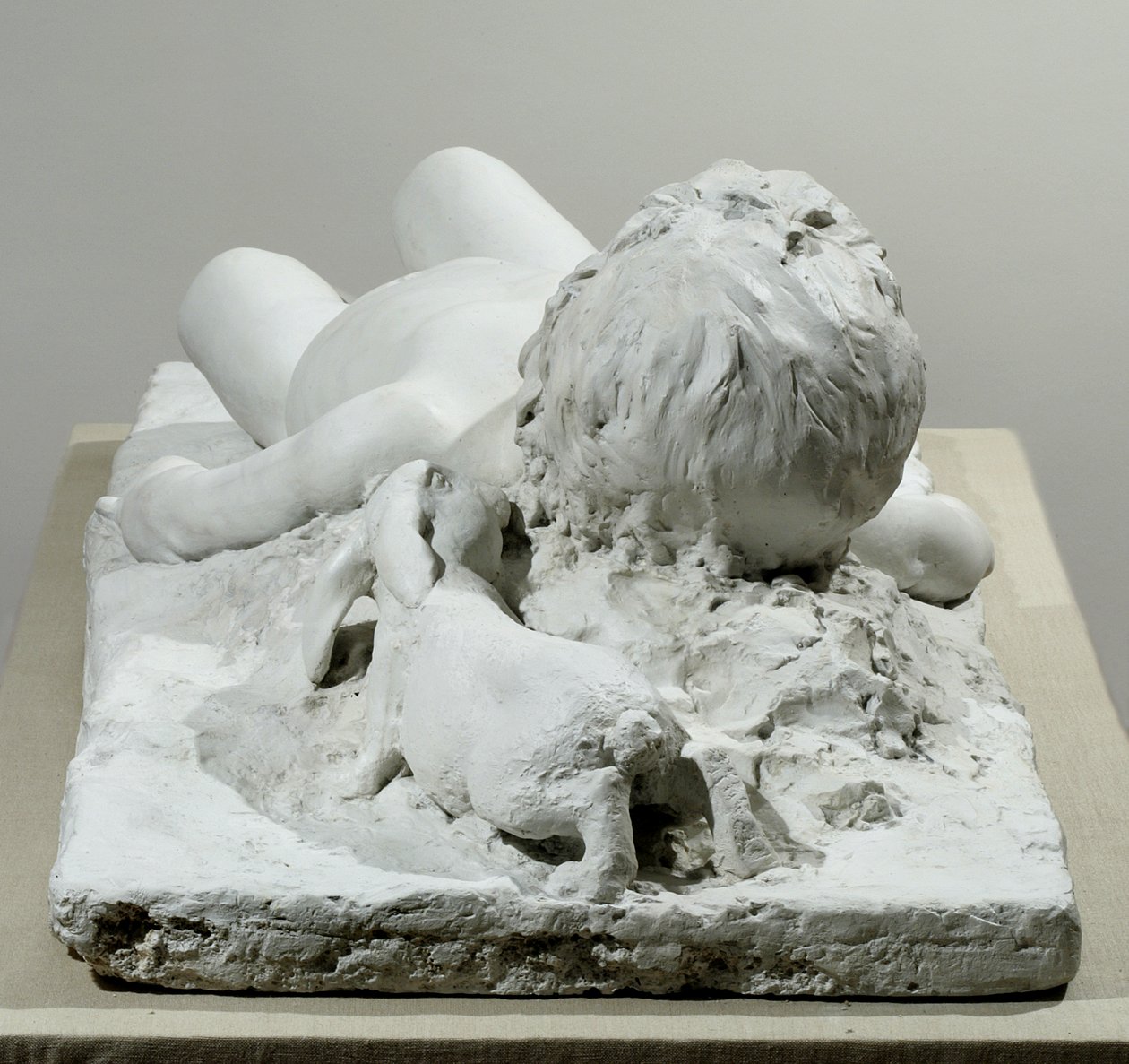 Sovande faun (gips) av Edward Clark Potter